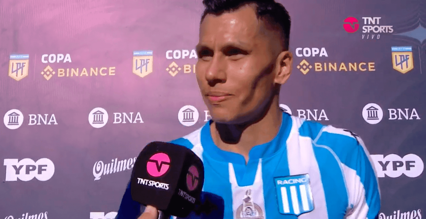 El capitán de Racing respondió de manera particular y rara a las preguntas del periodista luego del triunfo de la Academia ante Sarmiento por 4 a 1.