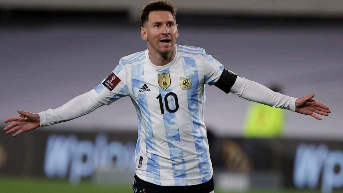El capitán del conjunto nacional se volverá a enfrentar ante Emiratos Árabes y México, aunque lo hará por primera vez frente a Polonia.