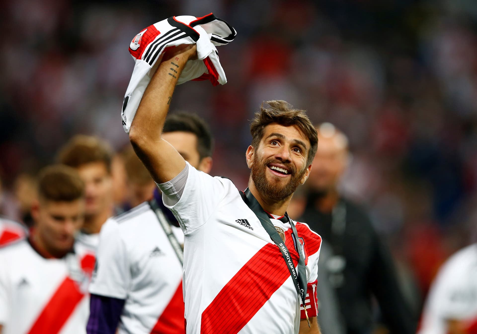 El capitán del Millonario le envió un presente a Germán Pezzela.
