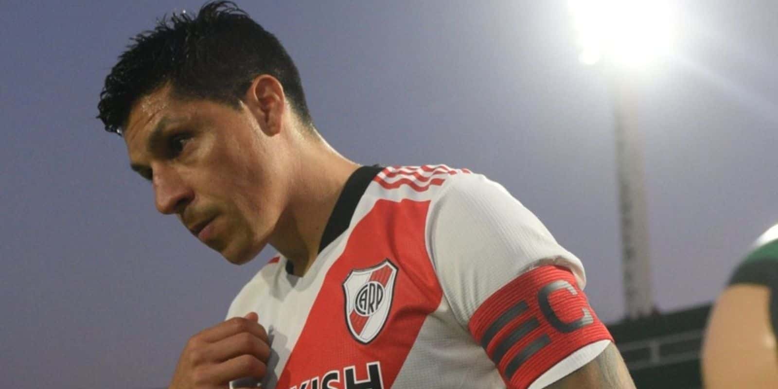 El capitán Millonario salió a disputar el partido ante Rosario Central y rápidamente se lo observó afectado por la partida de Gallardo.