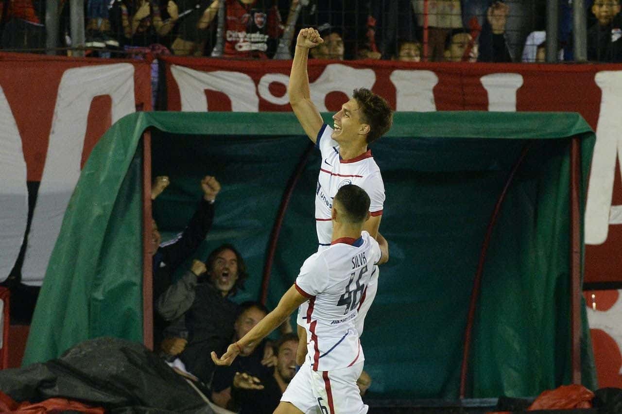 El Ciclón volvió al triunfo por 2 a 1 en Rosario en la Copa de la Liga y el volante de la Lepra alcanzó una cifra nunca vista.