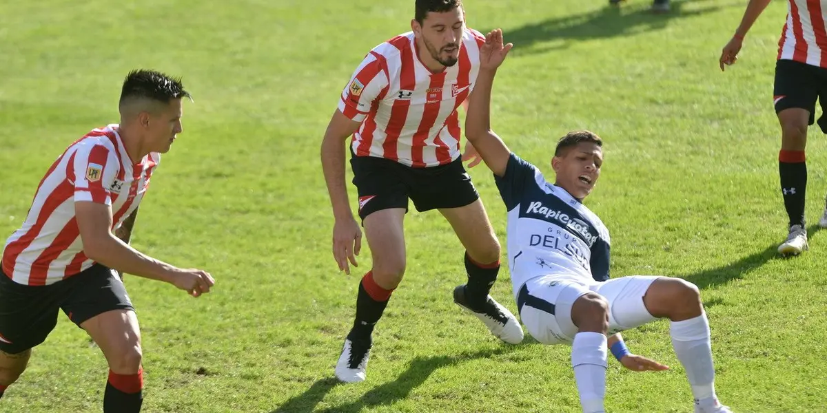 El clásico platense terminó en un aburrido 0-0 y los memes explotaron en las redes sociales.