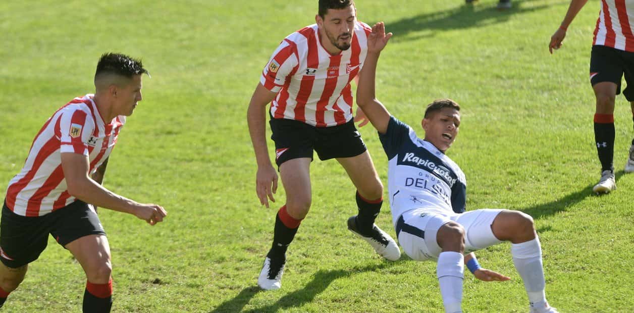El clásico platense terminó en un aburrido 0-0 y los memes explotaron en las redes sociales.