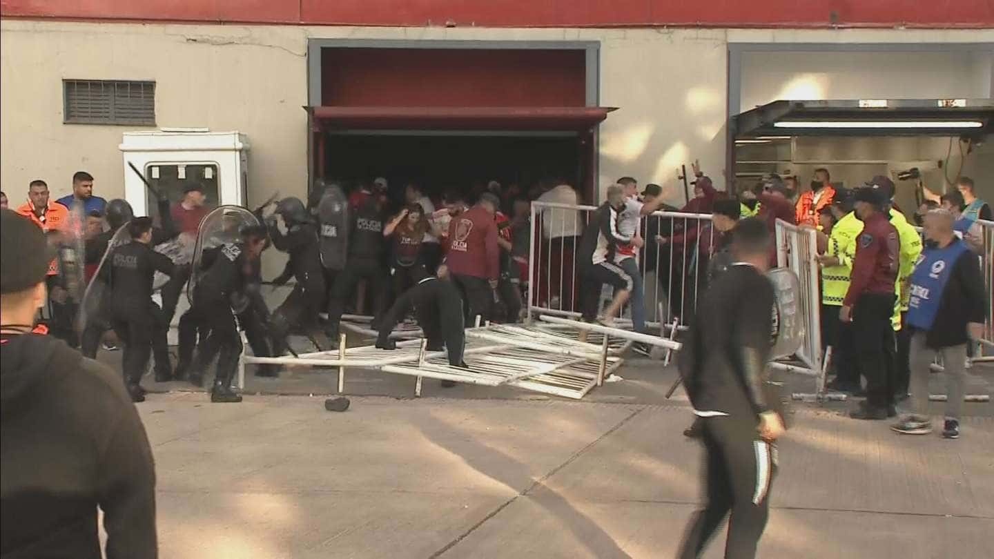 El club aplicará derecho de admisión luego de los disturbios ocasionados en los partidos ante Gimnasia y Boca.