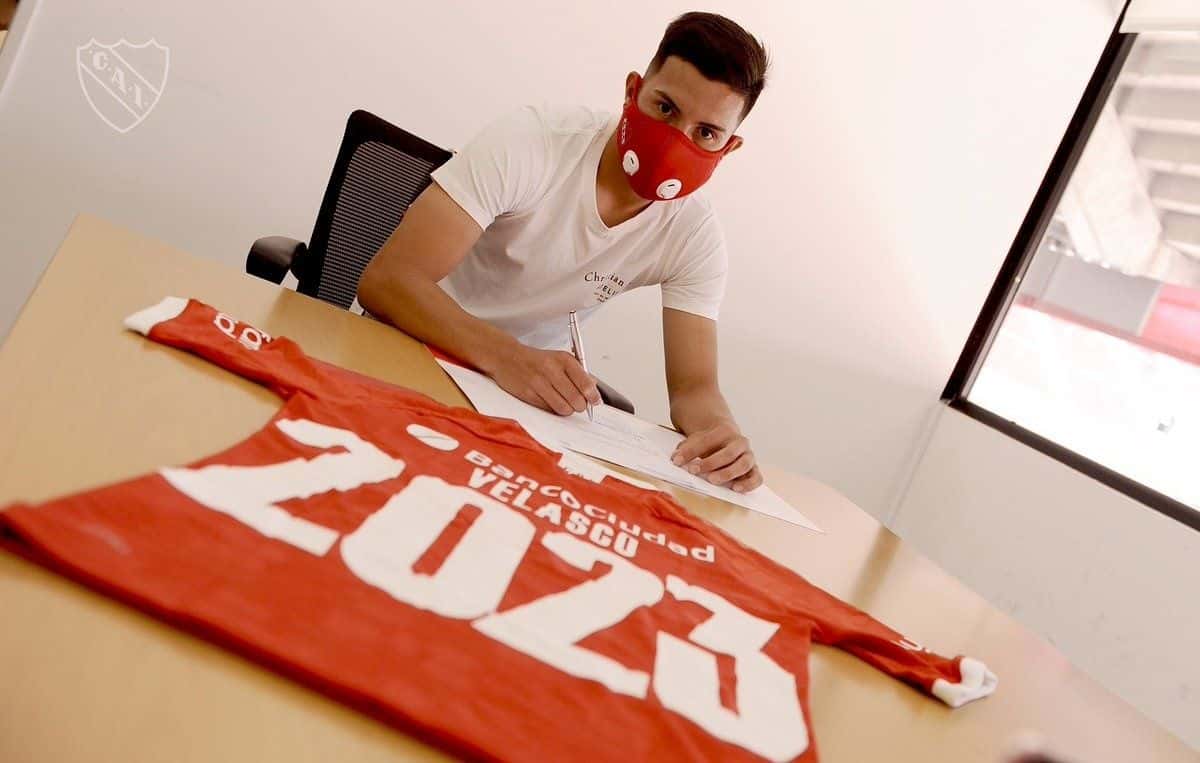 El Club Atlético Independiente no desaprovechó un solo segundo, y renovó a uno de sus más preciados baluartes, Alan Velasco.