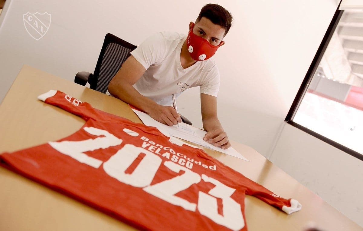 El Club Atlético Independiente no desaprovechó un solo segundo, y renovó a uno de sus más preciados baluartes, Alan Velasco.