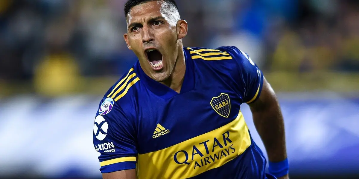 El club confirmó que el delantero está lesionado y su futuro, sin lugar en el Xeneize, es cada vez más incierto.