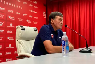El club publicó en sus redes sociales que no renovará el vínculo con el entrenador.