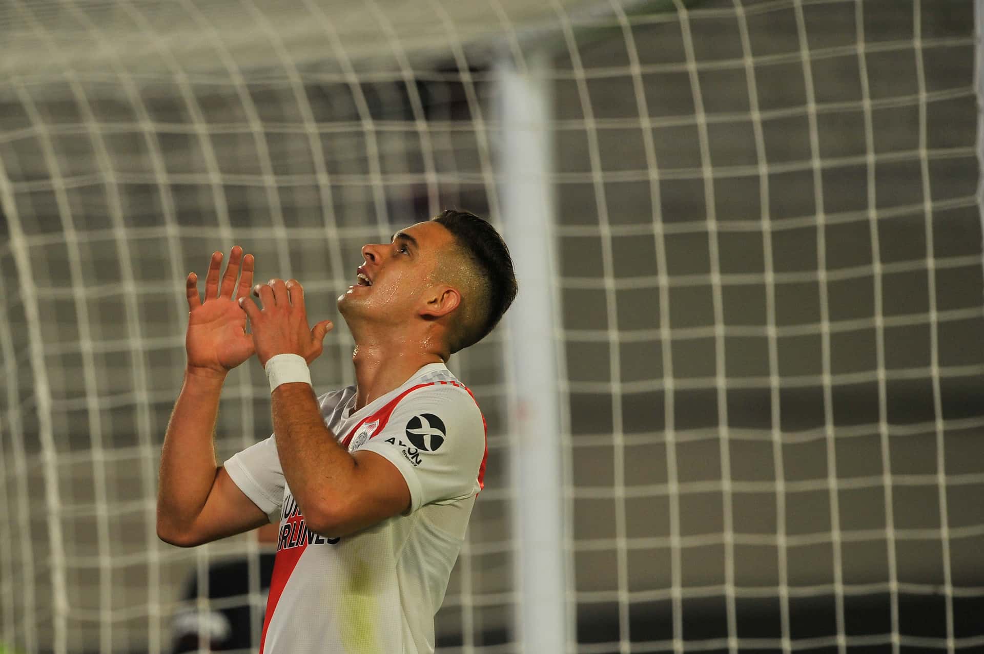 El colombiano aún no definió su futuro y su continuidad en el club es una incógnita.