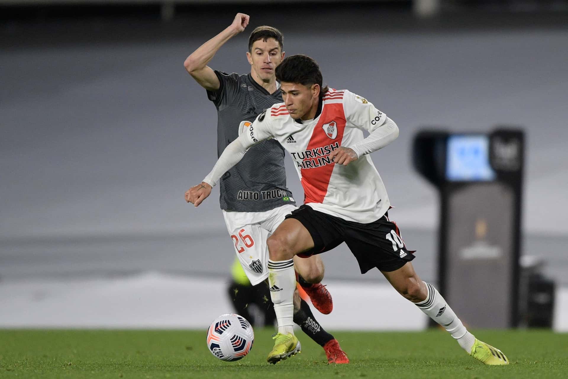 El colombiano fue ganando terreno en los último partidos y el Muñeco lo mantendría como titular.
