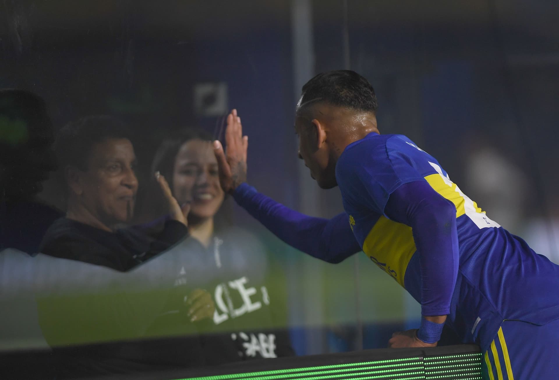 El colombiano marcó un gol y dio una asistencia en el triunfo del Xeneize 2 a 1 ante Arsenal en La Bombonera.