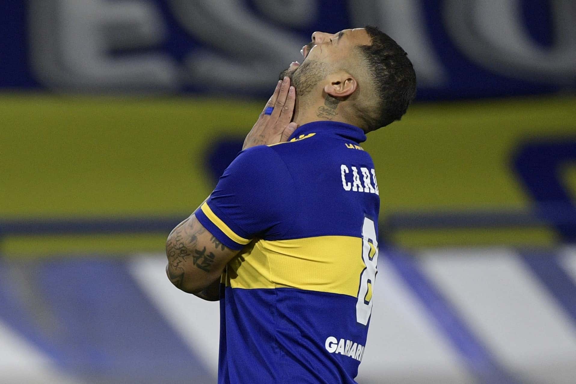 El colombiano pidió disculpas por no haber vuelto al país para la Copa Libertadores. ¿Qué decidió el cuerpo técnico de Miguel Ángel Russo?