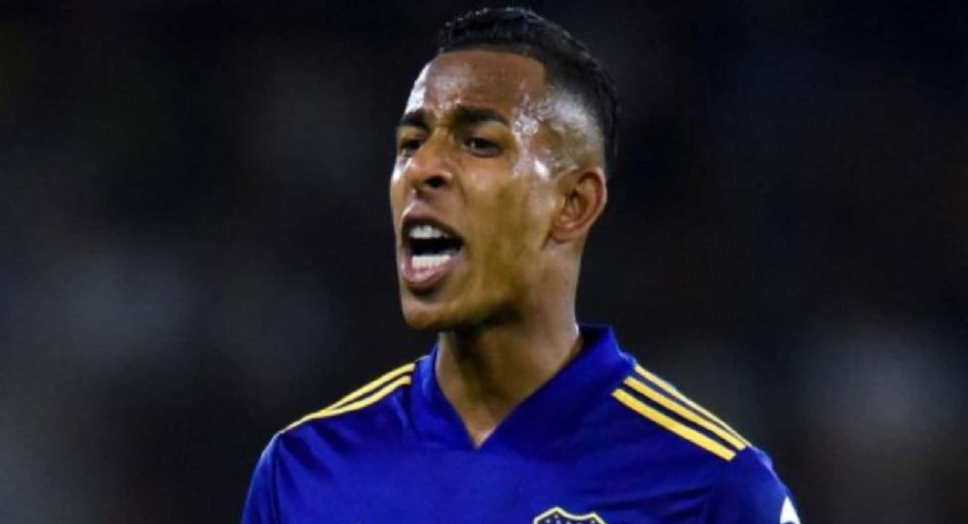El colombiano se fastidió y mucho con un compañero en Florencio Varela.