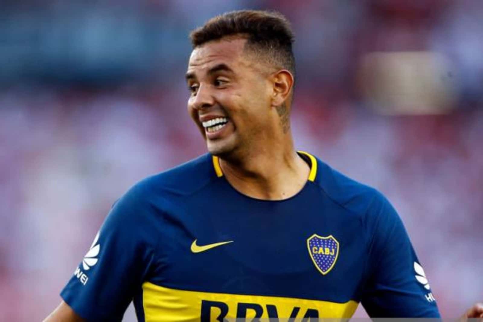 El colombiano se refirió a los dichos del ex Boca y luego borró la publicación.