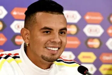 El colombiano se tiñó el cabello de blanco y celeste. ¿Guiño a Racing o casualidad?