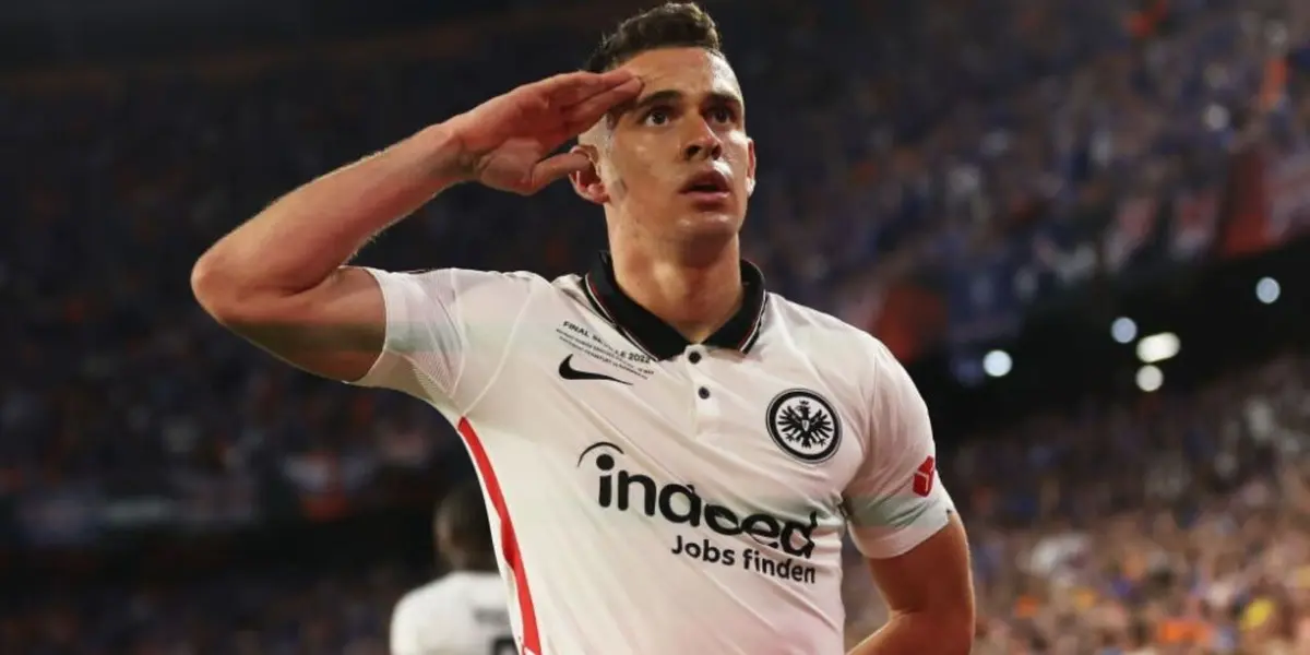 El colombiano sigue en el radar del Millonario, quien no conforme con Rondón quiere más delanteros.