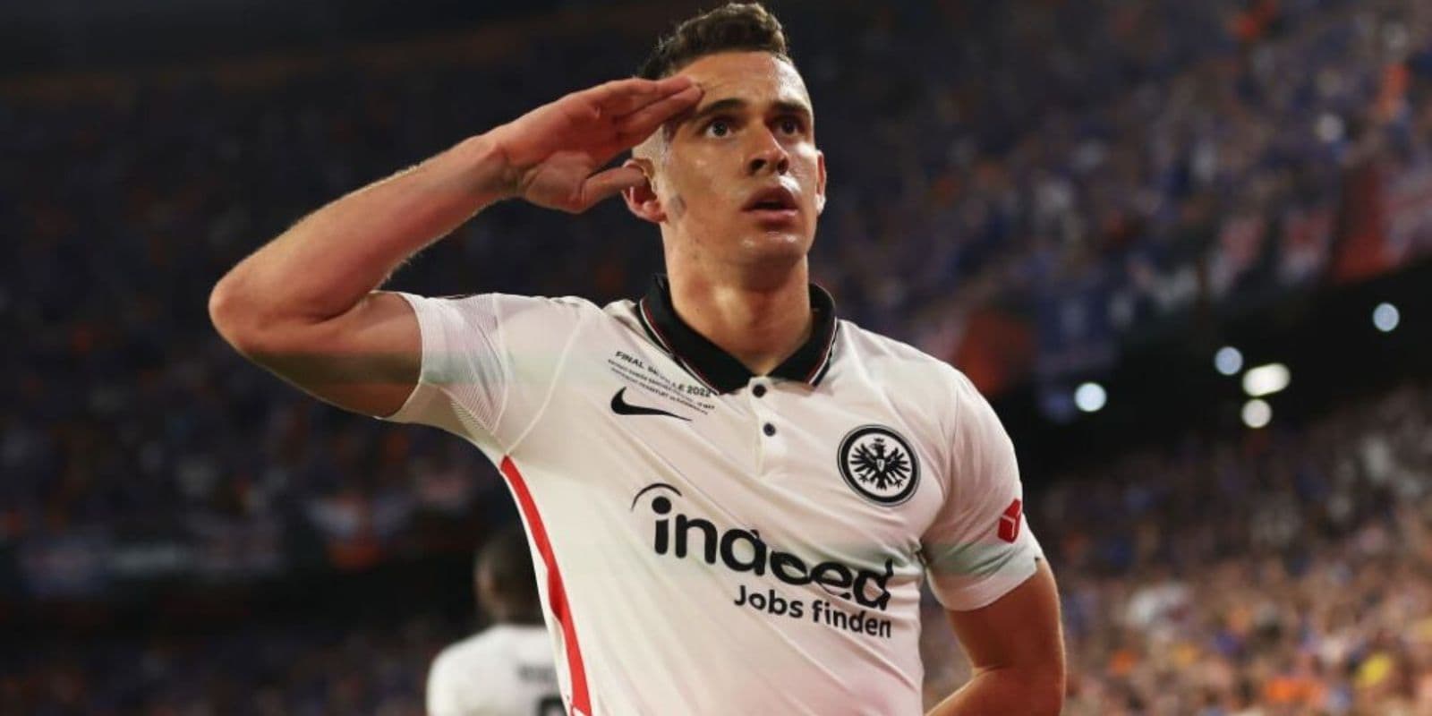 El colombiano sigue en el radar del Millonario, quien no conforme con Rondón quiere más delanteros.