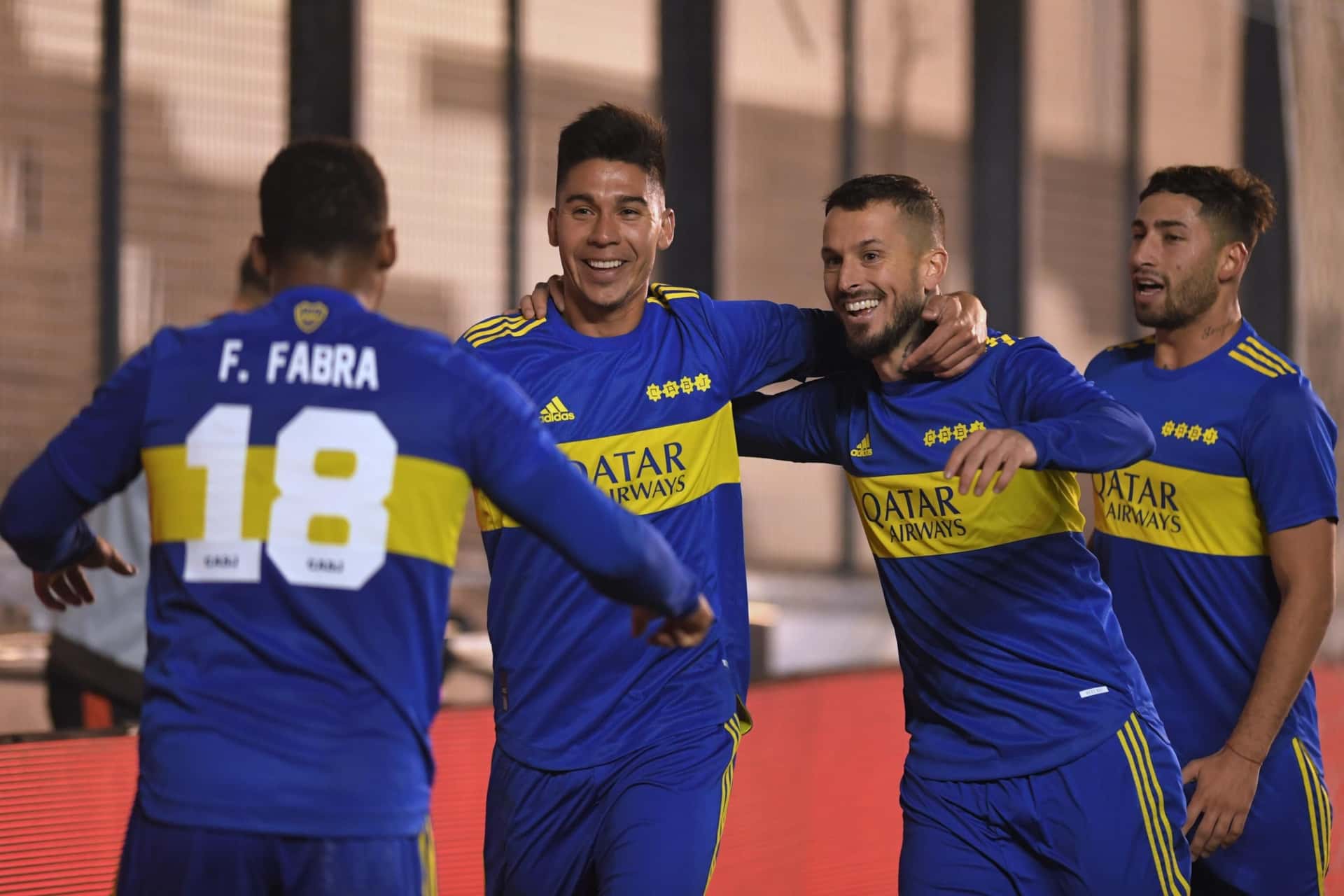 El colombiano tuvo un diálogo con Pol Fernández luego del partido en cancha de All Boys ante Barracas.