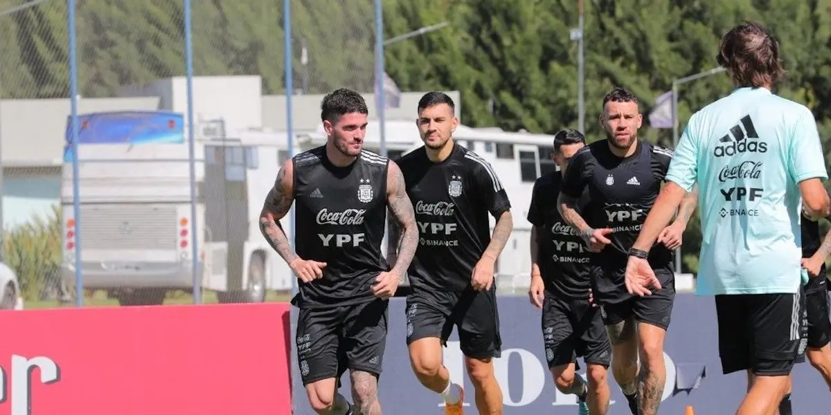 El conjunto argentino entrenó en Ezeiza y viaja rumbo a Ecuador para enfrentar al local en Guayaquil por la última fecha de las Eliminatorias Sudamericanas.