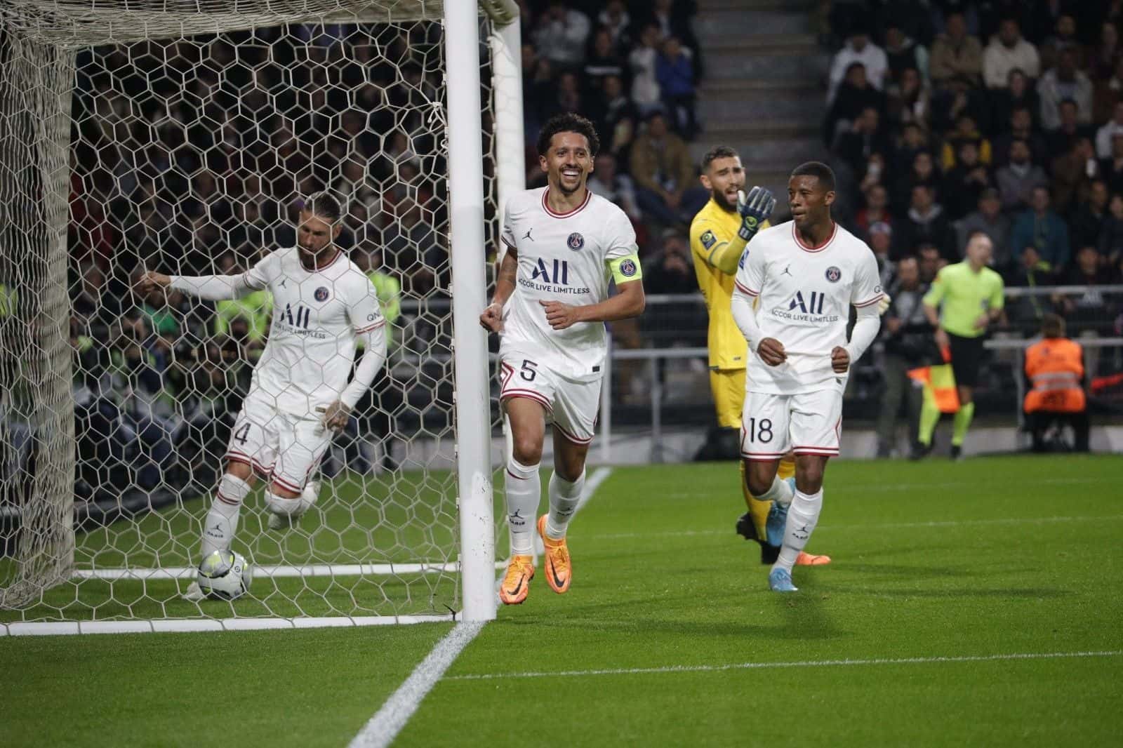 El conjunto de Mauricio Pochettino venció a Angers 3 a 0 y quedó a un paso del titulo en la Ligue 1. Leo no jugó y volvería en la próxima fecha.