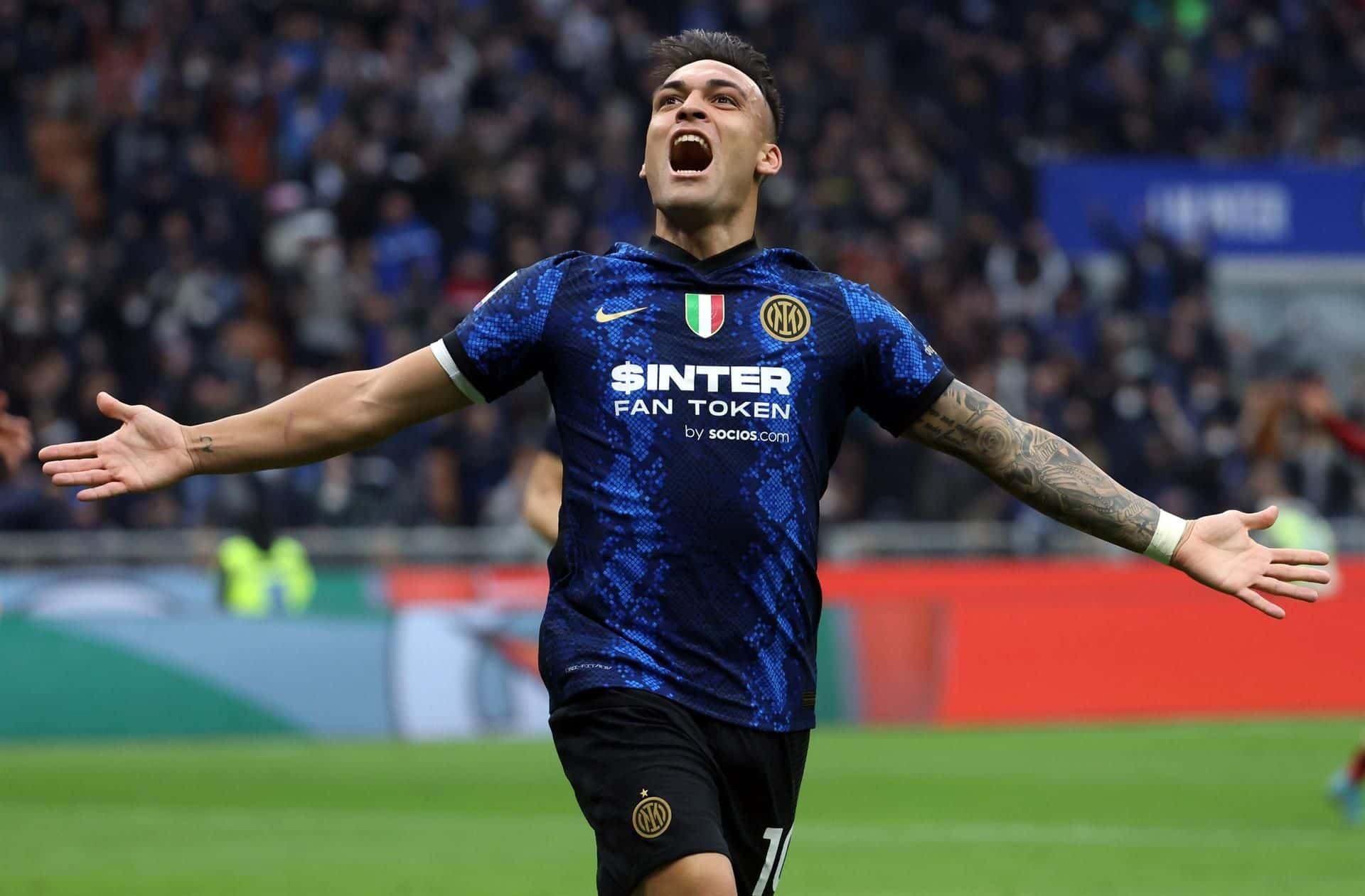 El conjunto de Milan se impuso por 3 a 1 ante la Roma y quedó como único líder del fútbol italiano. El exRacing marcó un golazo de cabeza.
