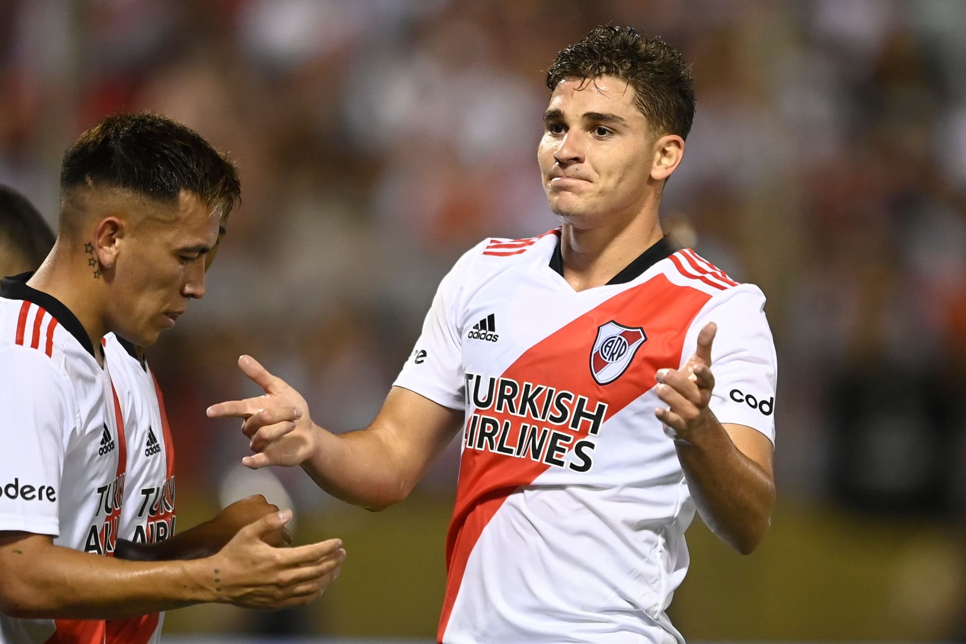 El conjunto inglés contará con el noruego para la próxima temporada y la función del argentino en el equipo de Guardiola es unagran duda.