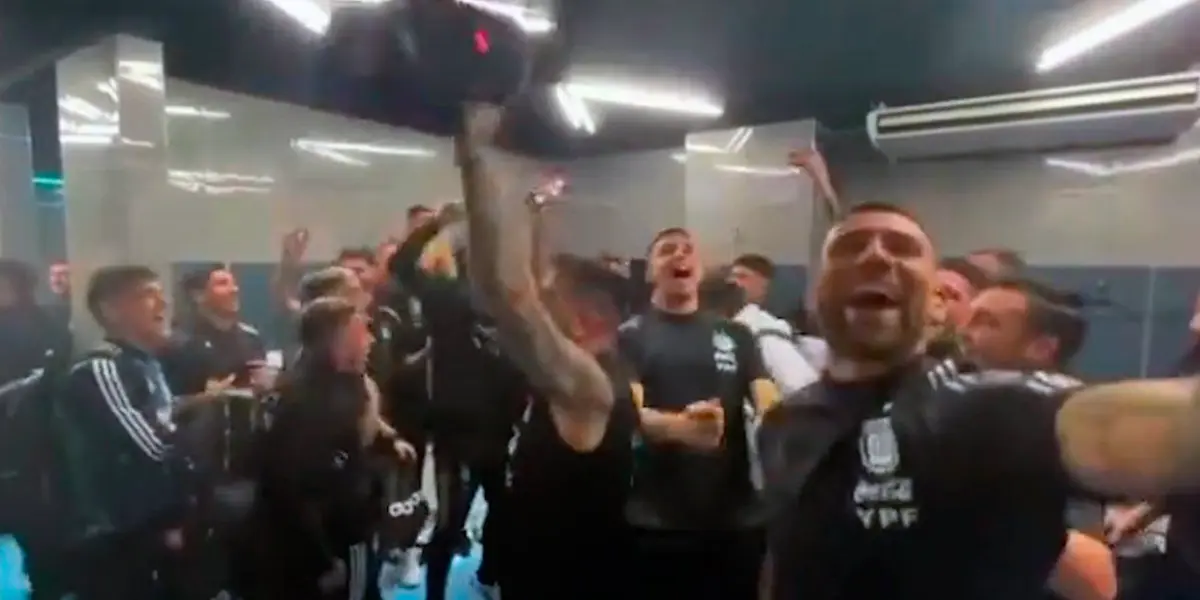 El conjunto nacional se metió en la Copa del Mundo y festejó a lo grande en el camarín.