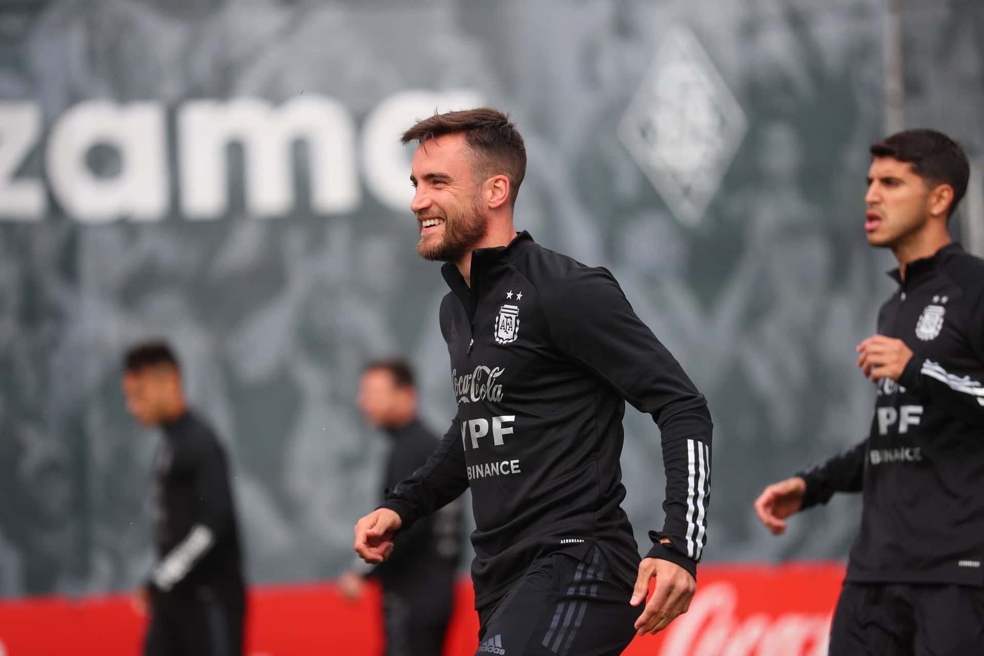 El conjunto nacional tuvo su segundo día de entrenamientos en Bilbao de cara a la final del próximo 1 de junio en Wembley y los futbolistas manifestaron el estado de ánimo del plantel en las redes sociales.