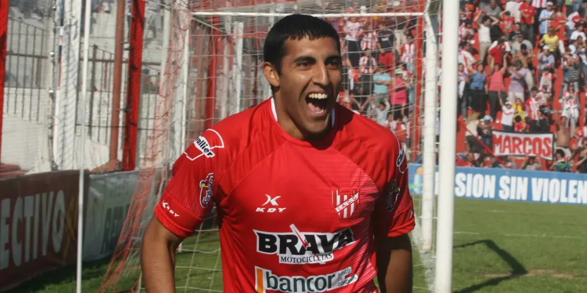 El cordobés Ramón Ábila es un futbolista que recaló en varios clubes del ascenso hasta hacerse conocido en Boca Juniors. “Wanchope” supo adquirir experiencia desde las inferiores de Instituto y, gracias a ello, logró pasar por varios clubes hasta llegar a ser una estrella xeneize.
Huracán, Sarmiento y Deportivo Morón son algunos de los clubes por los que pasó Ramón Ábila. El muchacho, que empezó en la humilde cancha de tierra del Club Atlético Unión Florida, terminó anotando goles en la Bombonera y de ahí, al fútbol estadounidense.