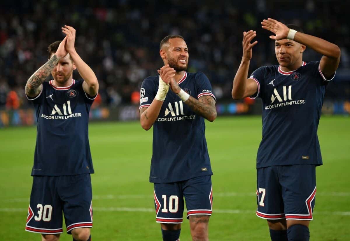 El crack brasileño habló del tridente ofensivo que encarna junto a Kylian Mbappé y nada menos que Lionel Messi, en una entrevista con "Oh My Goal".