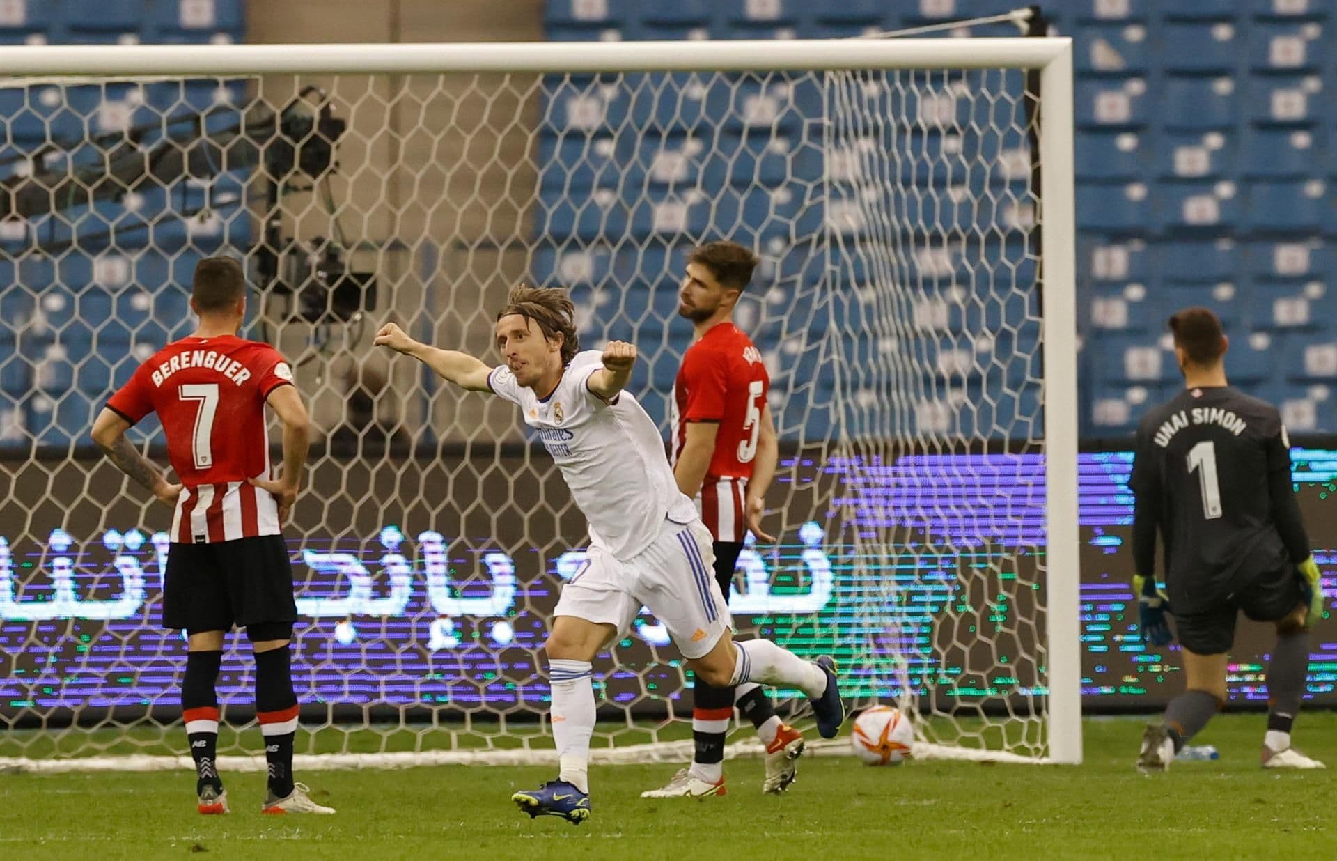 El croata y el francés le dieron el triunfo por 2 a 0 al Merengue ante el Athletic de Bilbao en Riad, en la gran final de la Supercopa de España.