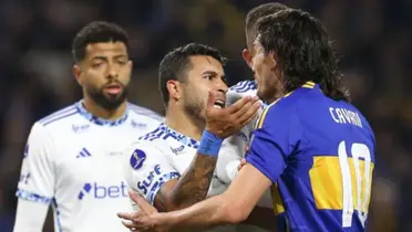 El cruce de Cavani contra el futbolista de Cruzeiro en la ida de los octavos de final.