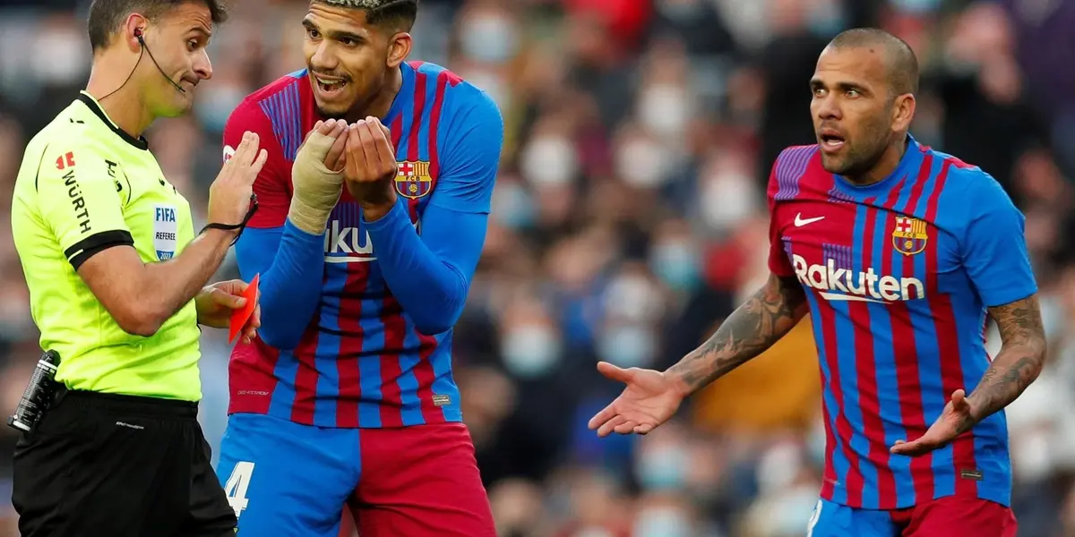 El Culé ganó 4 a 2 en el Camp Nou por La Liga española, pero sufrió la expulsión del brasileño.