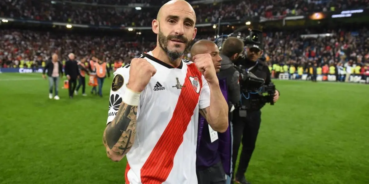 El defensor central del Millonario tiene 38 años y disfruta sus últimos años como futbolista profesional.