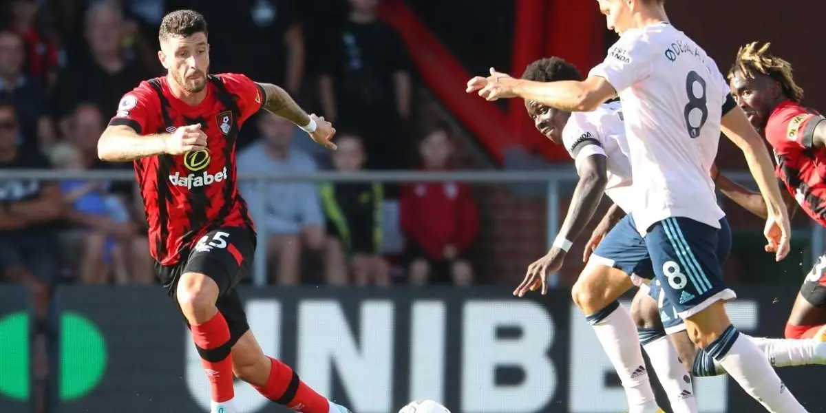 El defensor central había sido apartado del equipo titular del Bournemouth, luego de sufrir una paliza ante el Liverpool perdiendo 9 a 0.