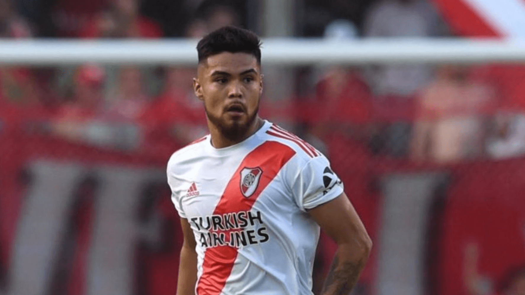 El defensor chileno ya no tendría lugar en el esquema de Marcelo Gallardo.