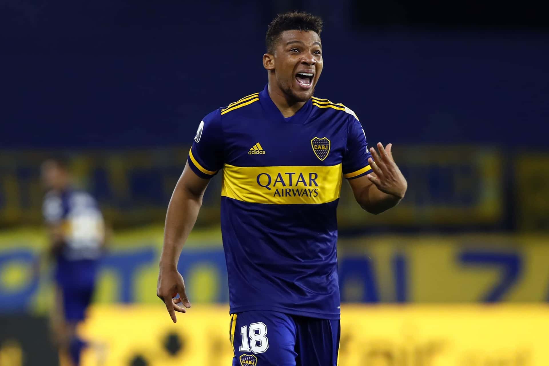 El defensor de Boca contó por qué reconoce el campo de juego sin botines.