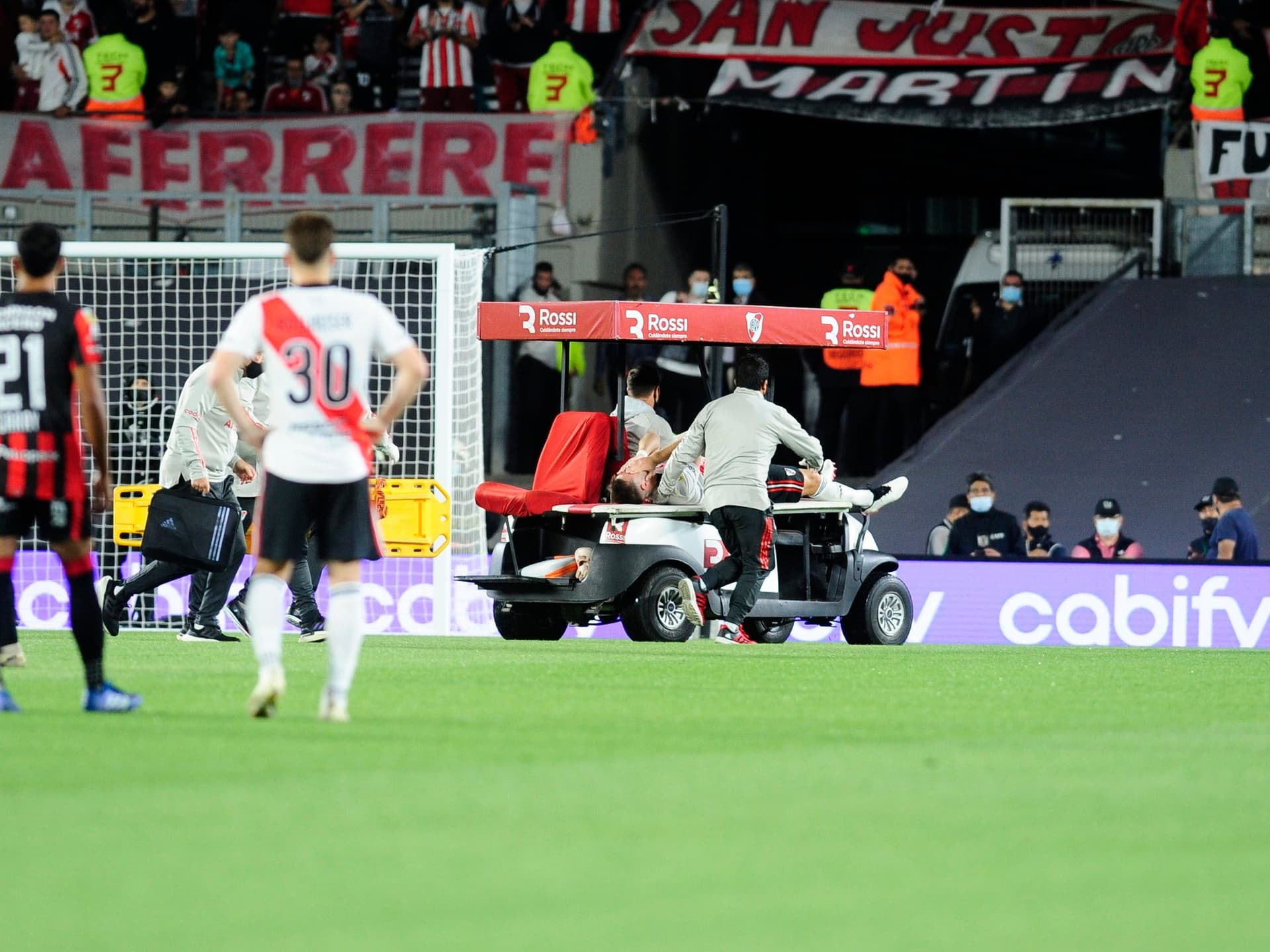 El defensor del Millo sufrió la rotura de los ligamentes y se expresó en Instagram.