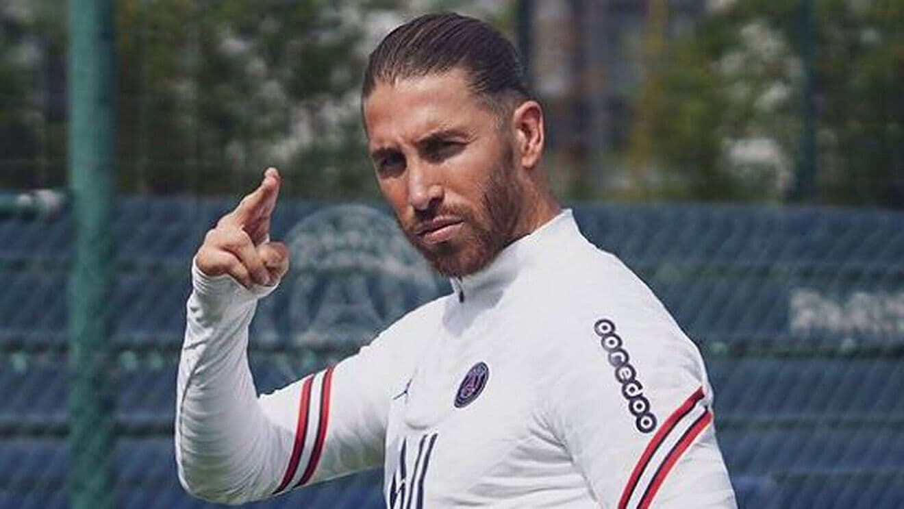 El defensor español volvió a sufrir una lesión y estará otro buen tiempo fuera de las cnachas.