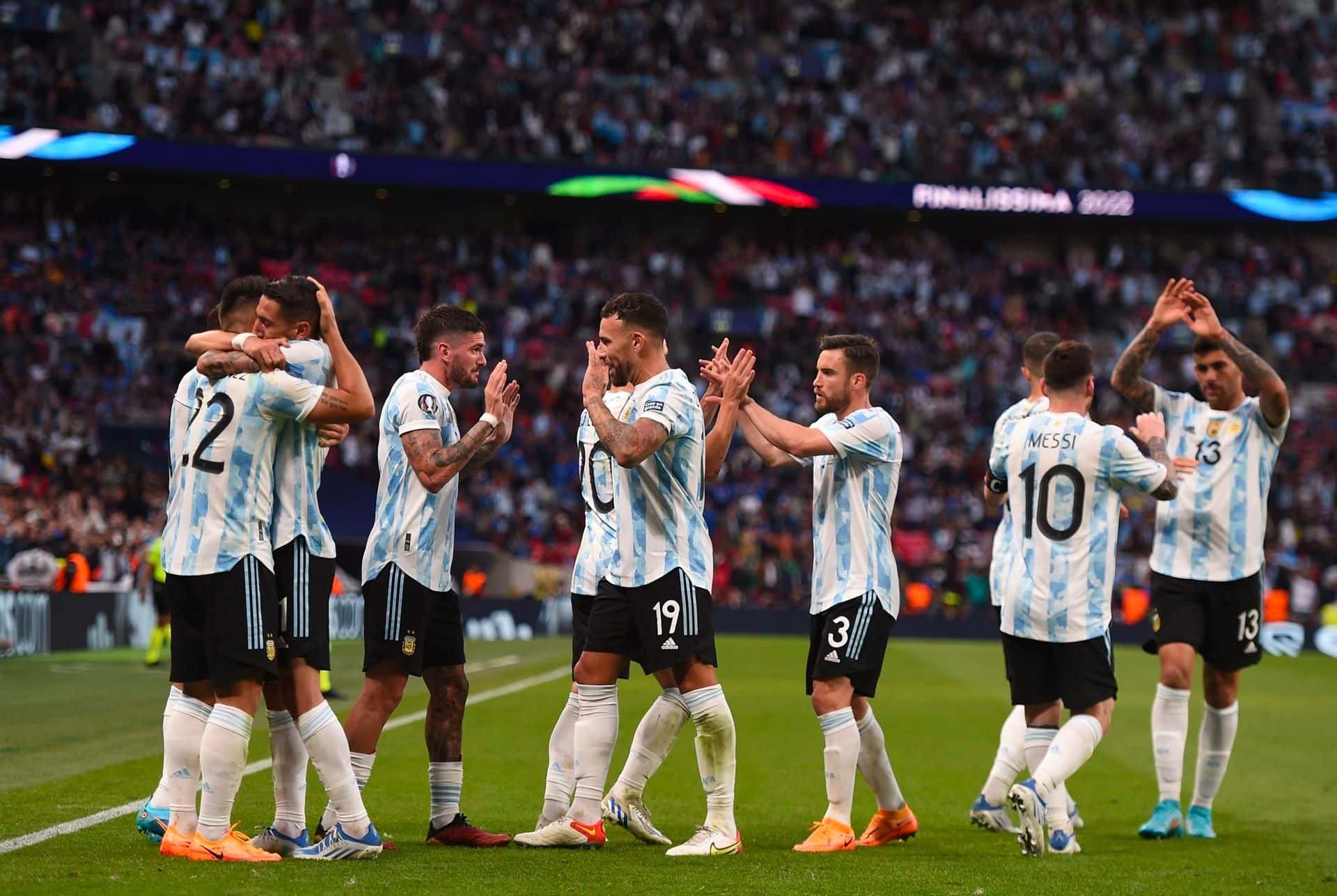 El defensor habló de todo y en particular de las aspiraciones del conjunto nacional en la Copa del Mundo.