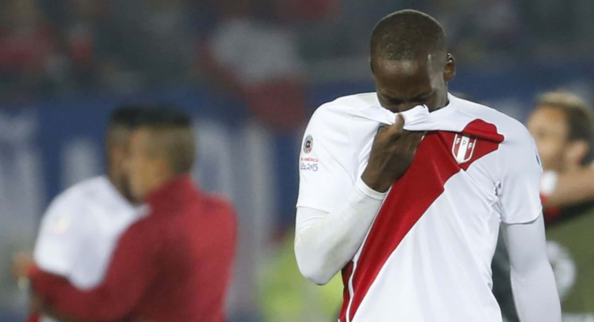 El defensor, que sufrió una lesión y se perderá el duelo clave de Boca Juniors ante Deportivo Cali, es además duda en la Selección Peruana que buscará meterse en Qatar 2022.