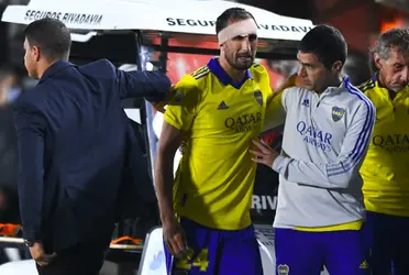 El defensor se retiró con una bota ortopédica en el pie izquierdo tras el partido ante Estudiantes en La Plata. 