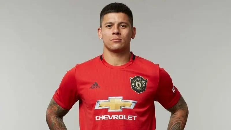 El defensor subcampeón del mundo en Brasil 2014, Marcos Rojo, contó una insólita situación que vivió mientras jugaba en el Manchester United.