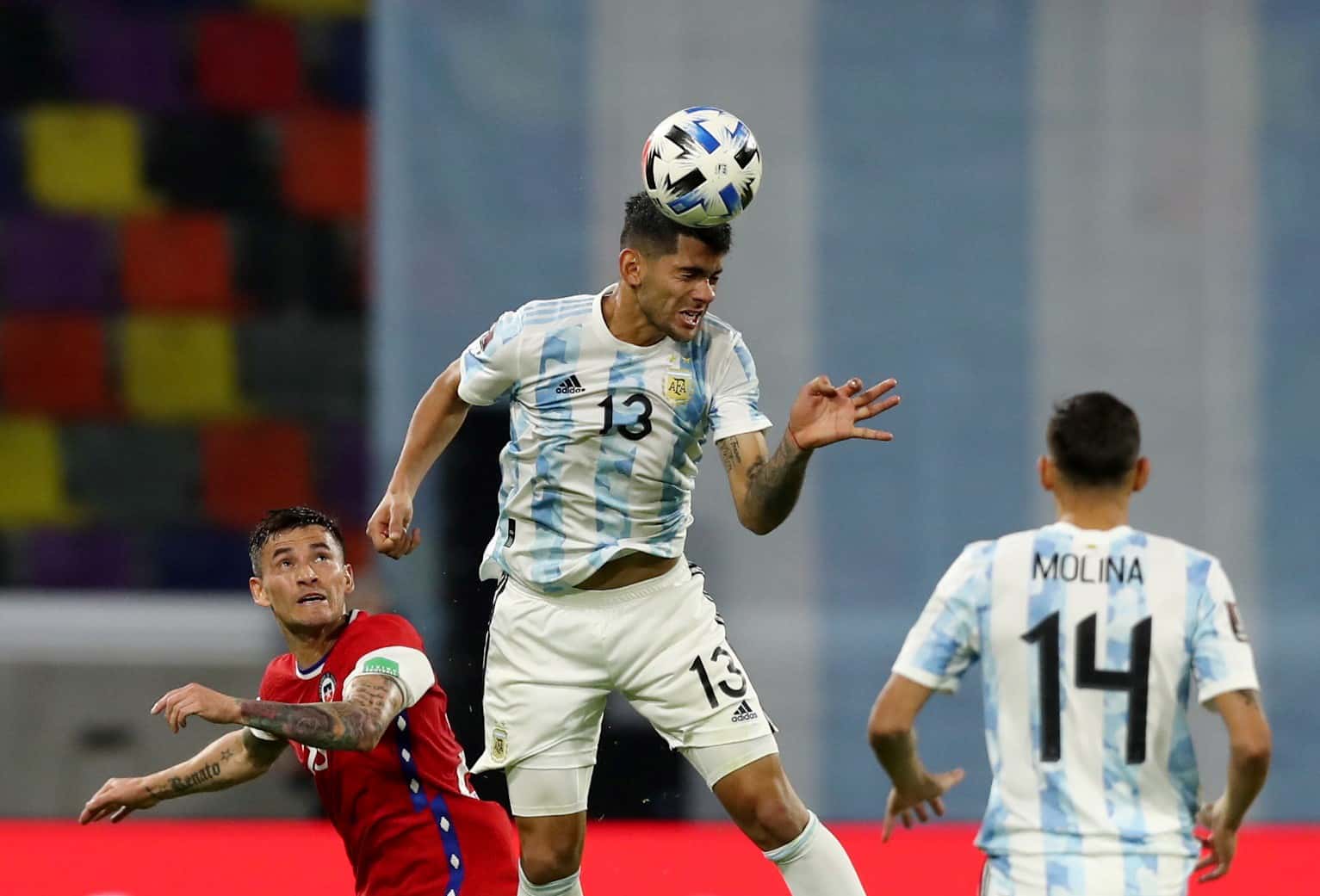 El defensor tuvo un gran debut en la Albiceleste y fue una de las grandes figuras de la cancha.
