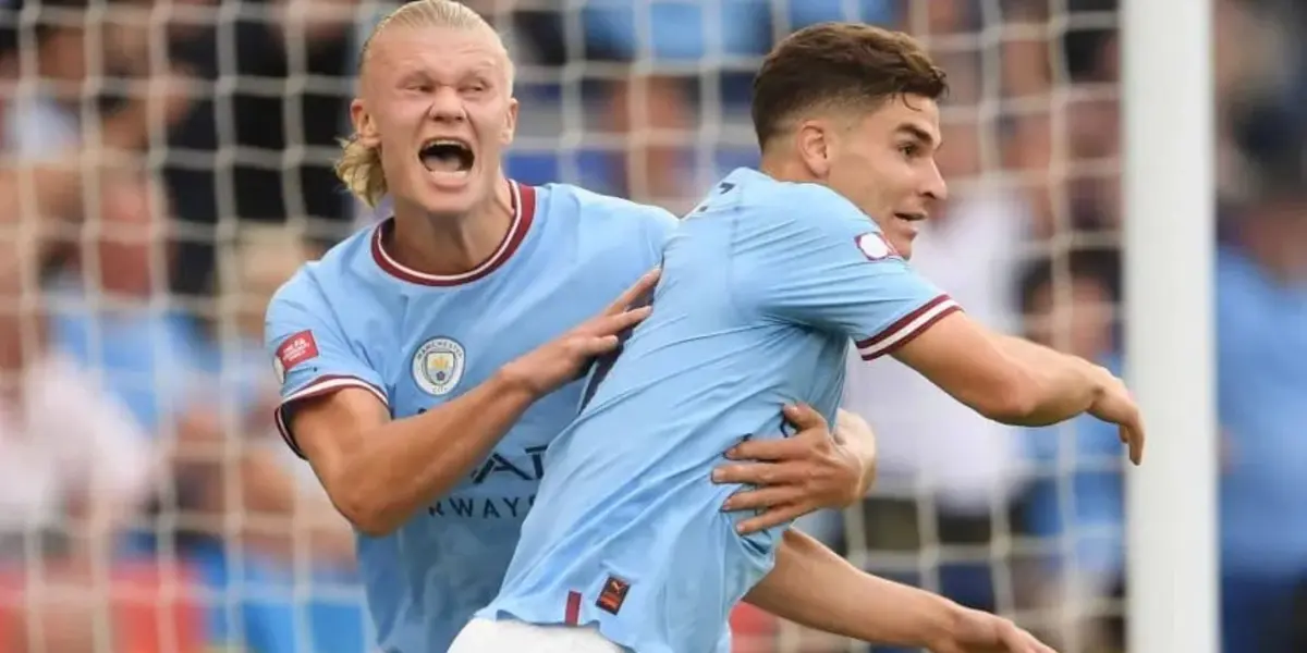 El delantero argentino marcó su primer gol con el City, aunque no le alcanzó al equipo ante el Liverpool.