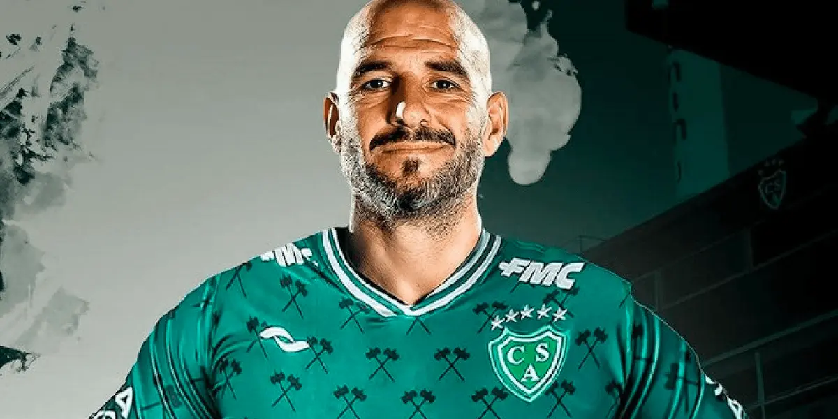 El delantero arrojó resultado positivo por coronavirus y deberá esperar su incorporación a los entrenamientos de su nuevo club.