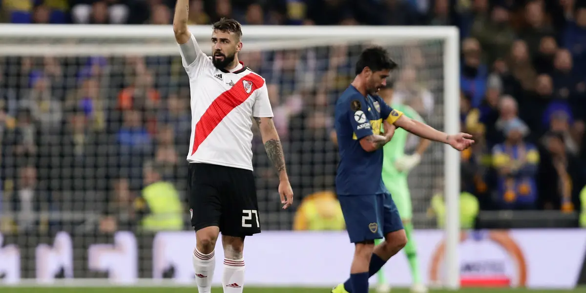 El delantero aseguró que River Plate tiene más chances de ganar que Boca Juniors. Además, dio pistas sobre su futuro ¿Sigue en el fútbol argentino?