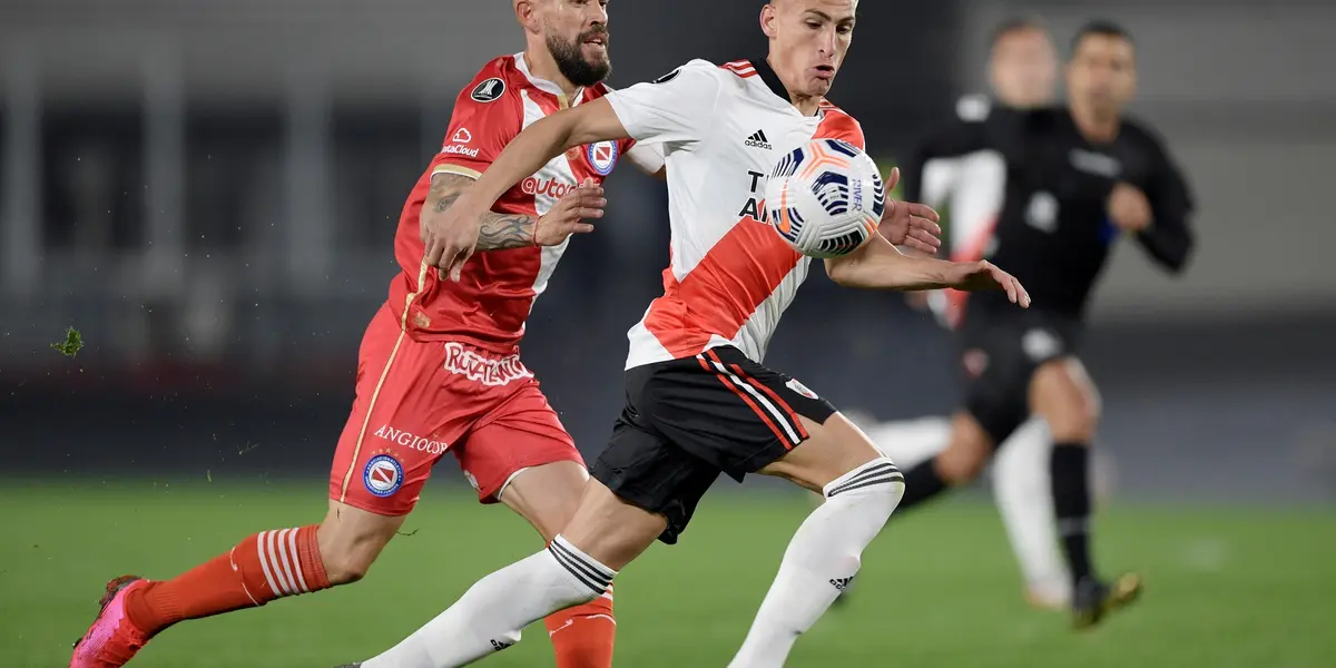El delantero asistió a Matías Suárez para que marcara el 1-0 parcial ante Argentinos Juniors por Copa Libertadores.