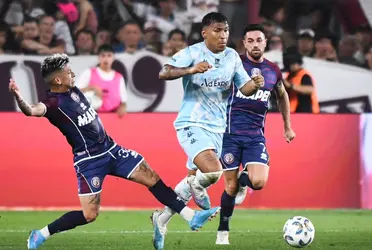 El delantero colombiano fue clave en el primer tiempo para que Racing estirara la ventaja.