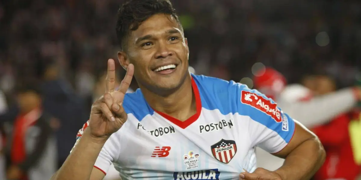 El delantero colombiano no pudo participar del partido por una lesión en el tendón de Aquiles.